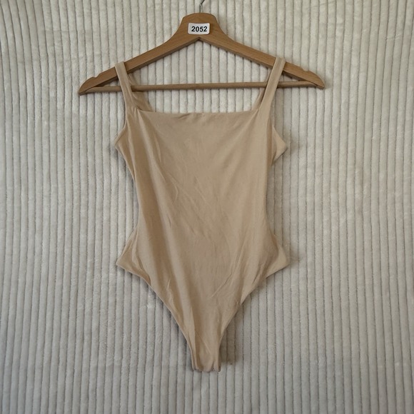 SKIMS Fits Everybody Square Neck Thong Bodysuit In Clay Size XS NWOT $60 - Picture 1 of 7
